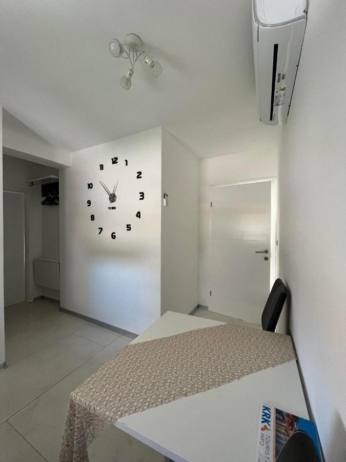 Apartments Ostojic クルク エクステリア 写真