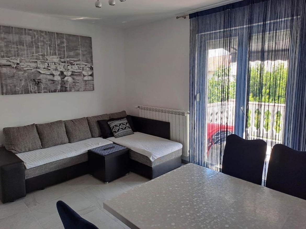 Apartments Ostojic クルク エクステリア 写真