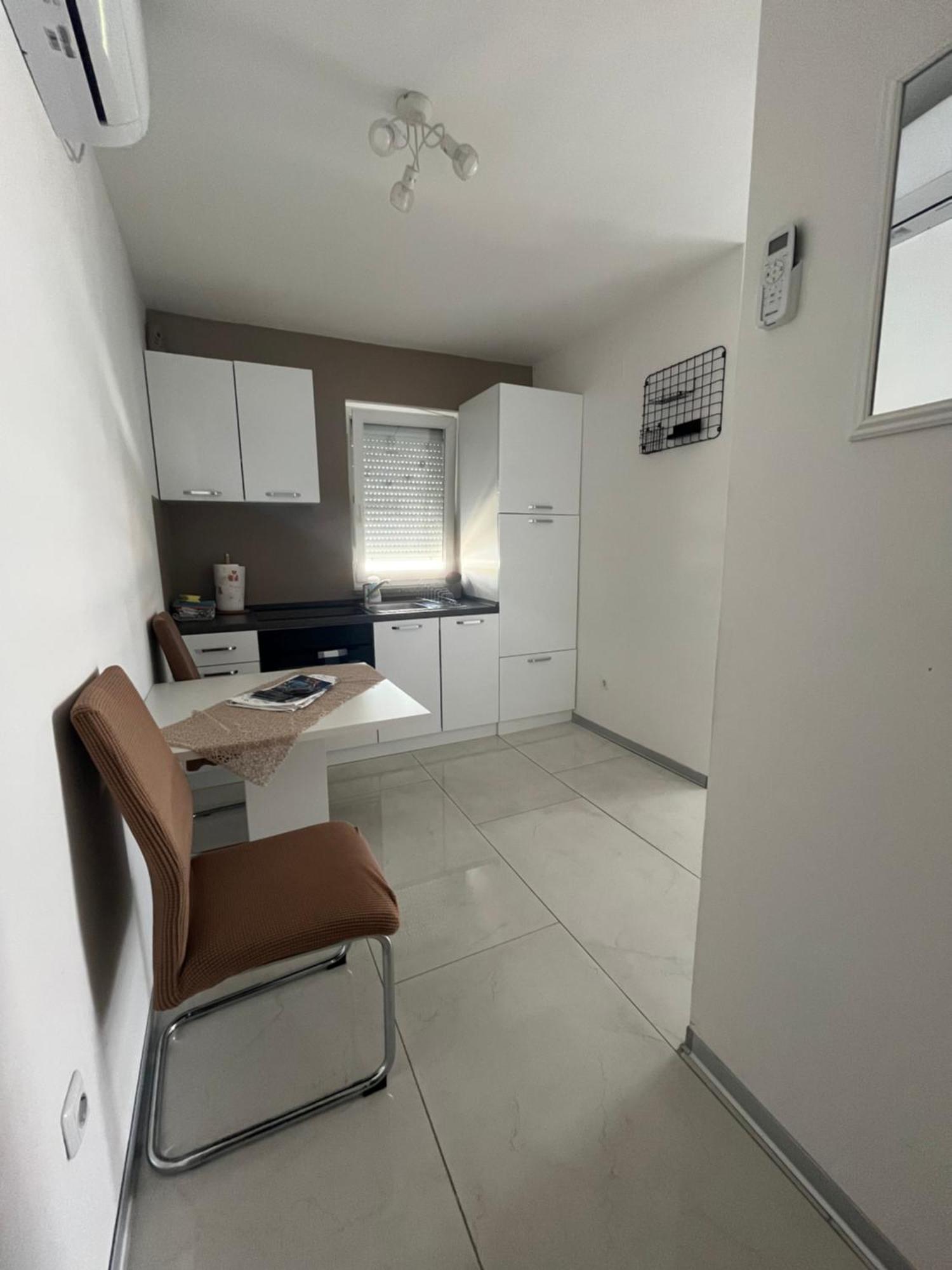 Apartments Ostojic クルク エクステリア 写真