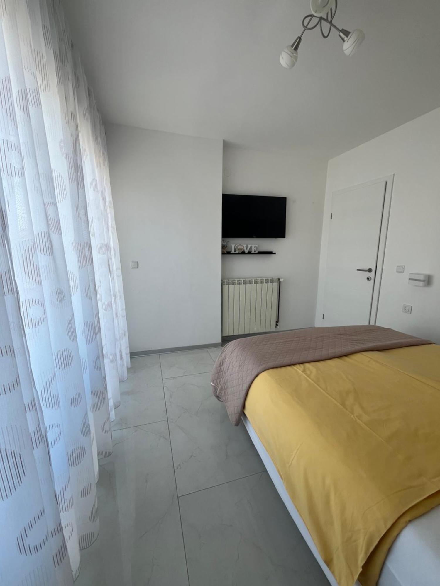 Apartments Ostojic クルク エクステリア 写真
